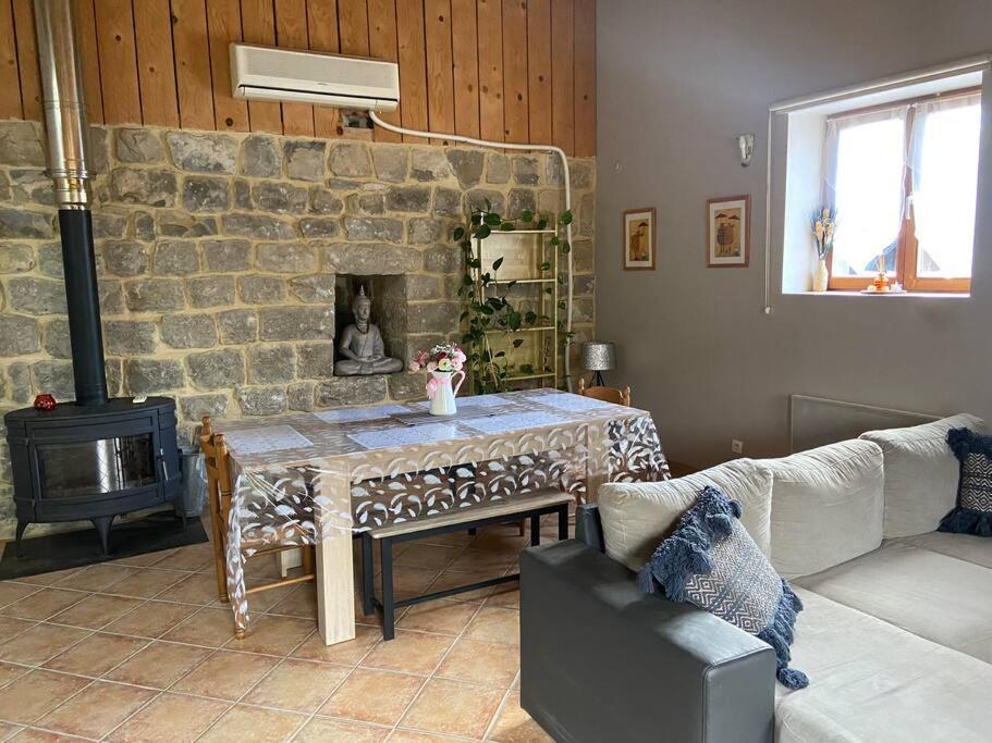 Gite A La Ferme Avec Jacuzzi Et Sauna Villefloure Exterior foto